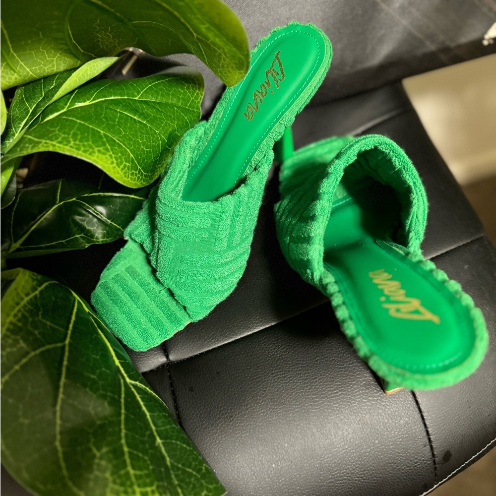Green Liliana women’s heels.